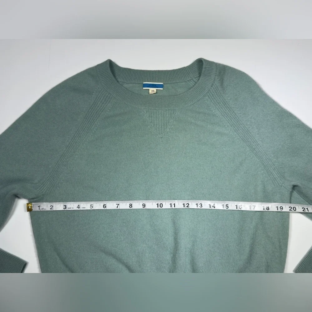 J. Crew Green Crew Neck Sweater 100 % CASHMERE 💚🪾